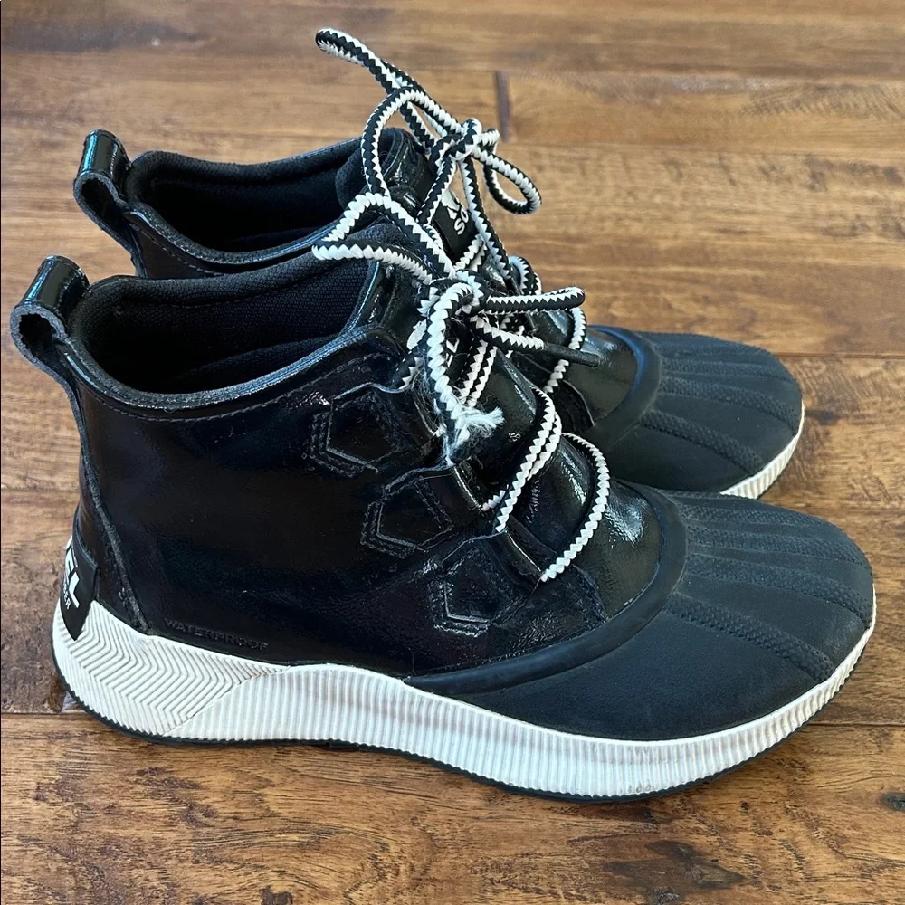 Sorel Out N About III Classic Waterproof Rain Snow Boots Black Womens Size 6